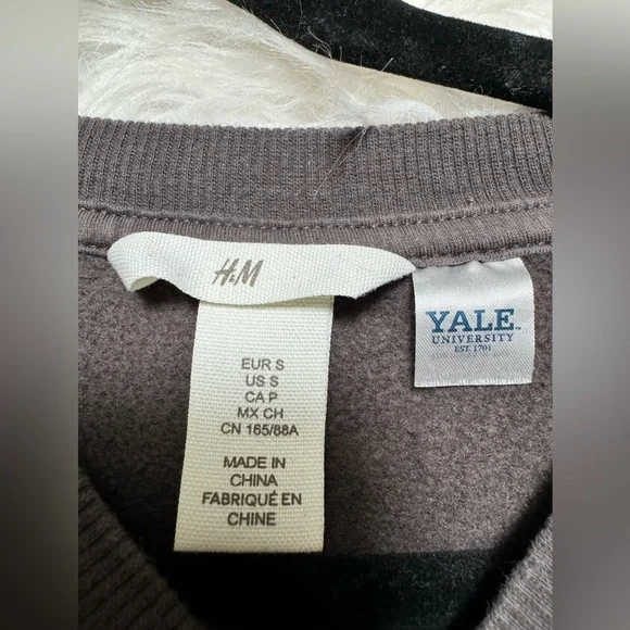 Crewneck - Picture 3 of 3